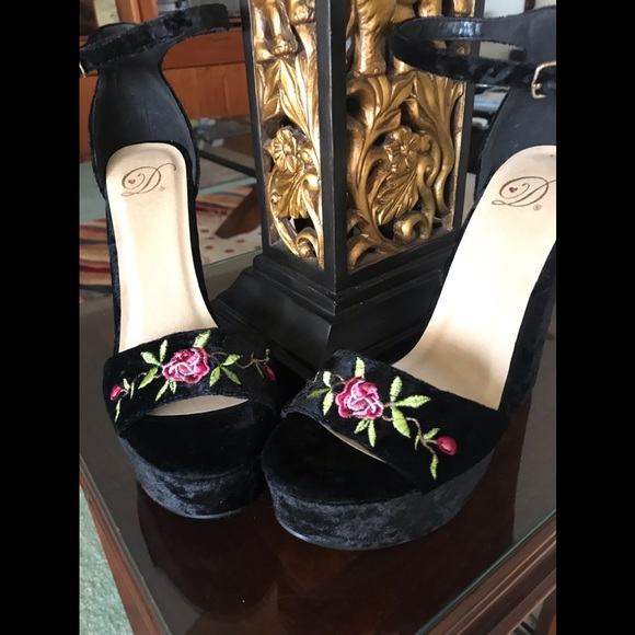 Show stopping, attention getting, classy, sexy 👠 - Picture 7 of 8